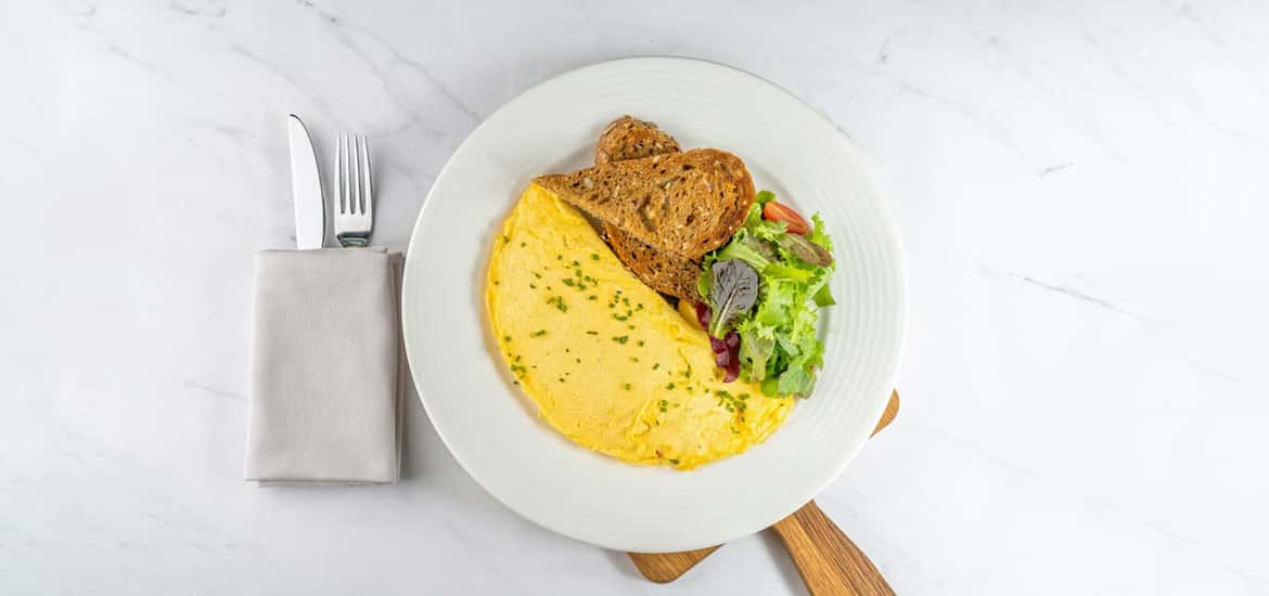 American hot deep-pan pizza in Los Angeles